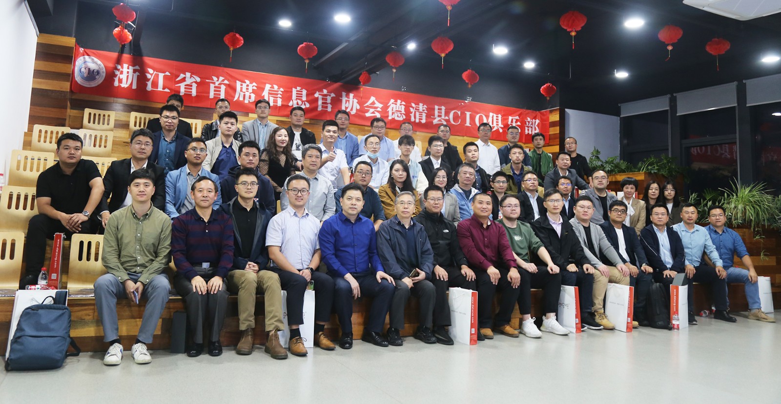 会议合照1.jpg