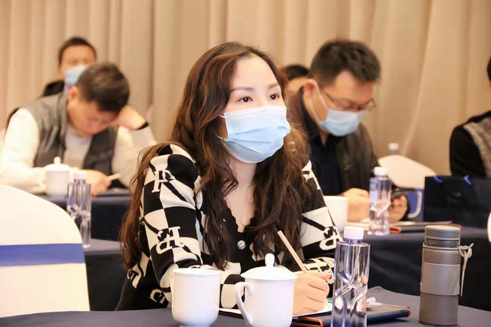 李朝霞.jpg