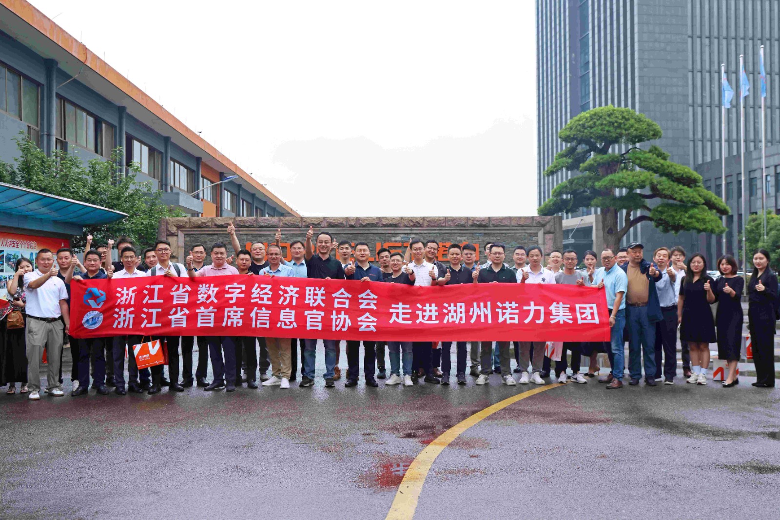 诺力合影(1).jpg