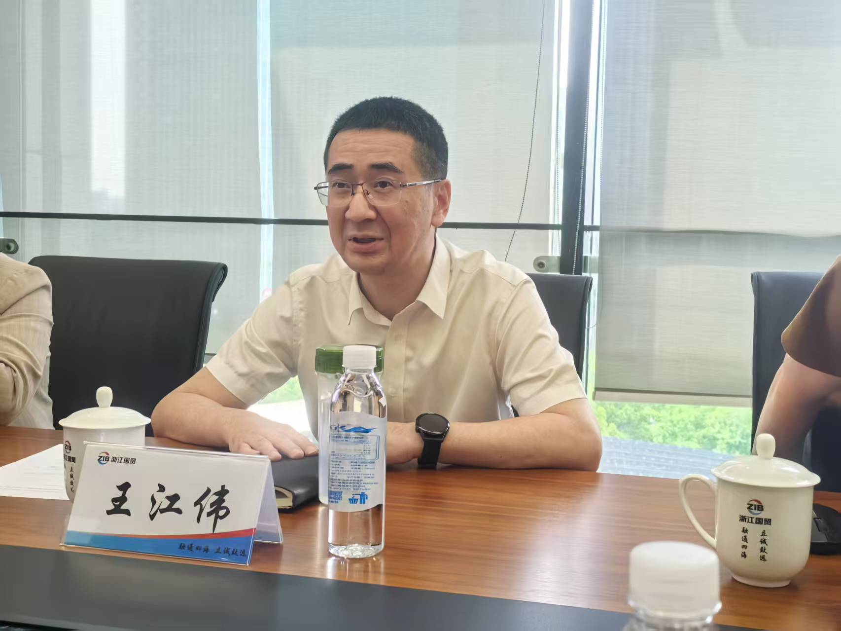 王江伟2.jpg